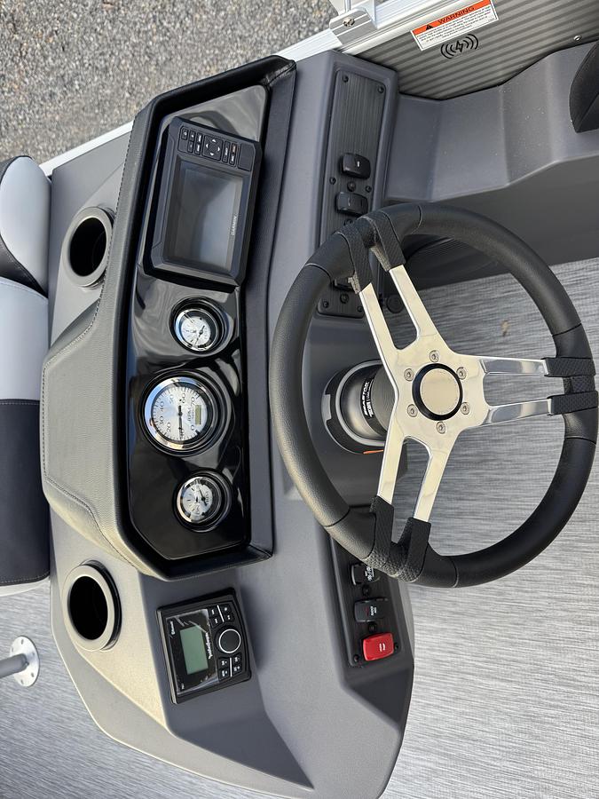 2026 Bennington 22 SSB-Tritoon