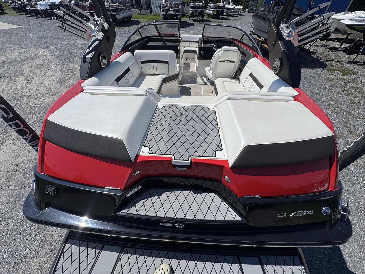Used 2017 Sea Ray 230 SLX W