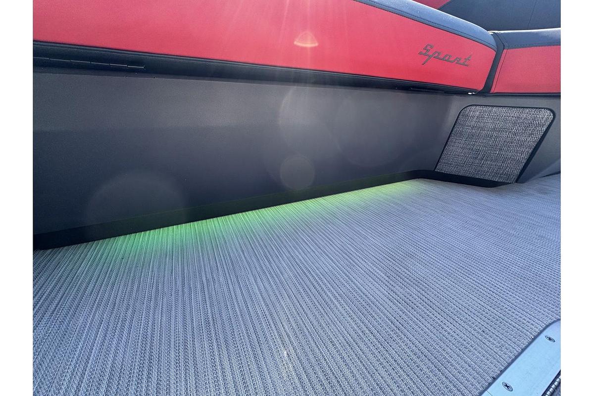 2025 Bennington 24 MFB