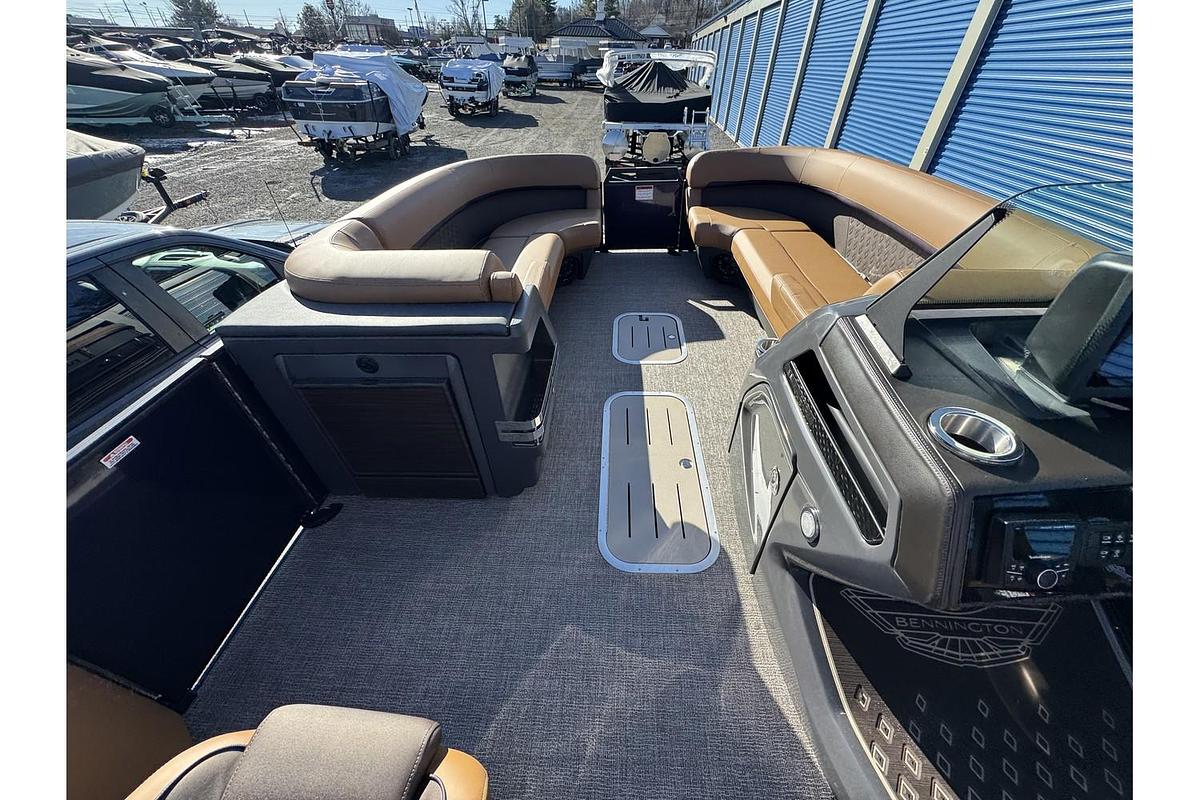 2025 Bennington 24 M Swingback