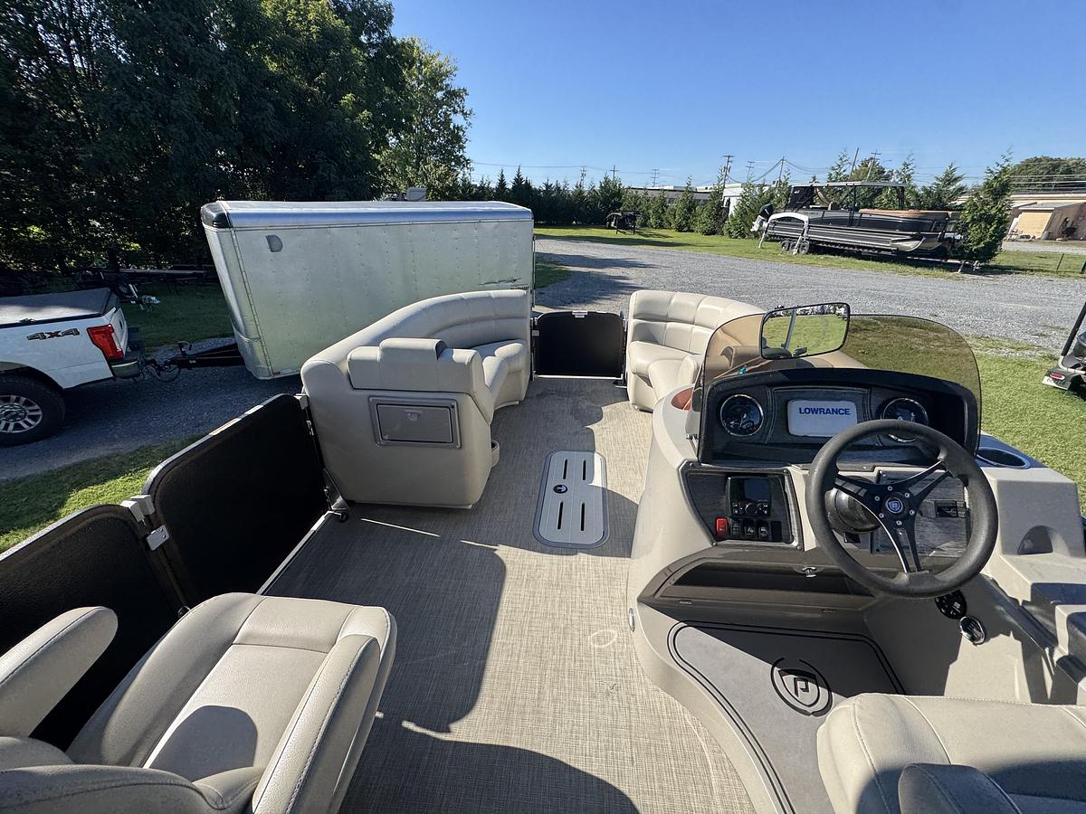Used 2020 Premier 220 SunSpree RF