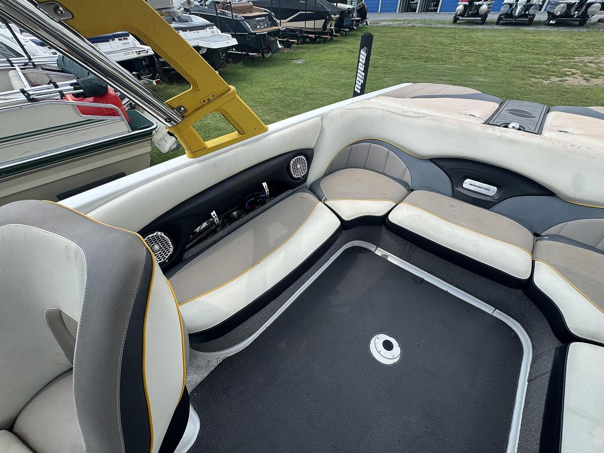 Used 2012 Malibu Wakesetter LSV