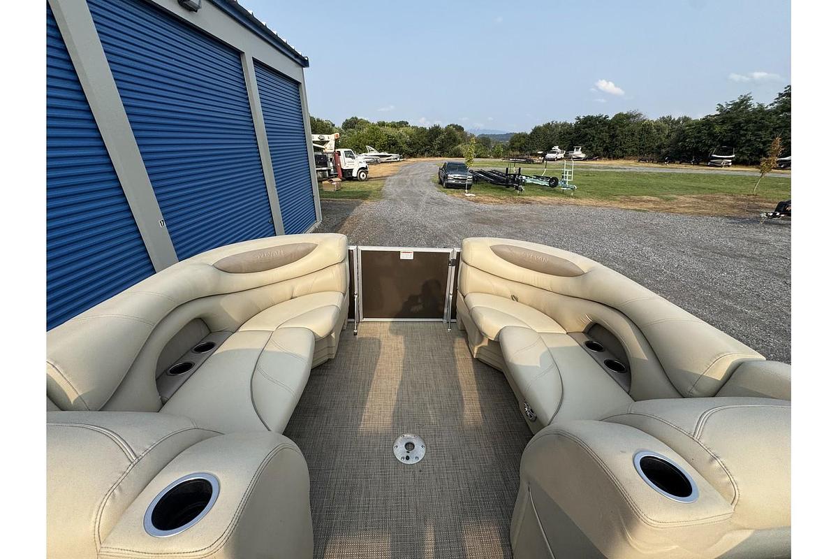 Used 2017 Sylvan Mirage Cruise 8522 LZ