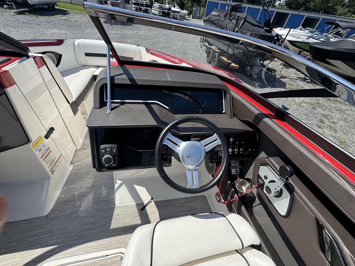 Used 2017 Sea Ray 230 SLX W
