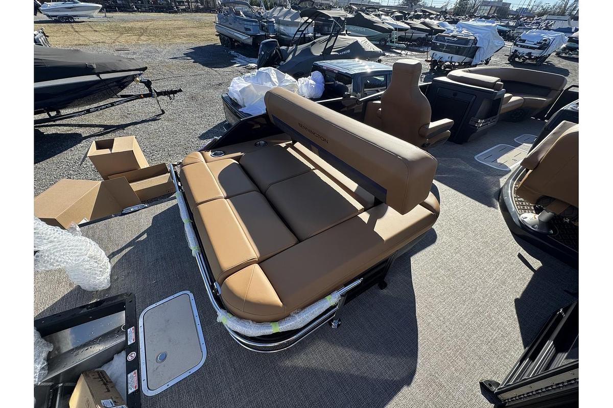 2025 Bennington 24 M Swingback