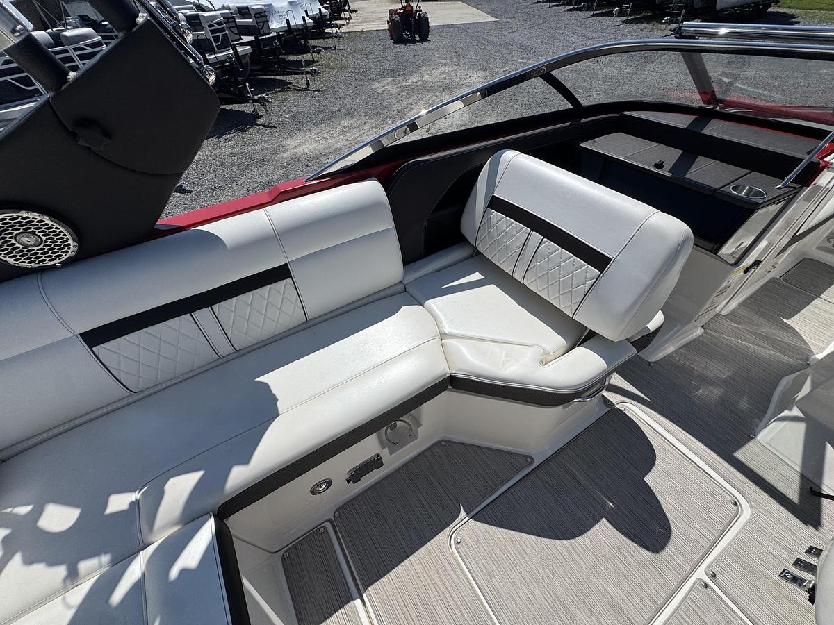 Used 2017 Sea Ray 230 SLX W