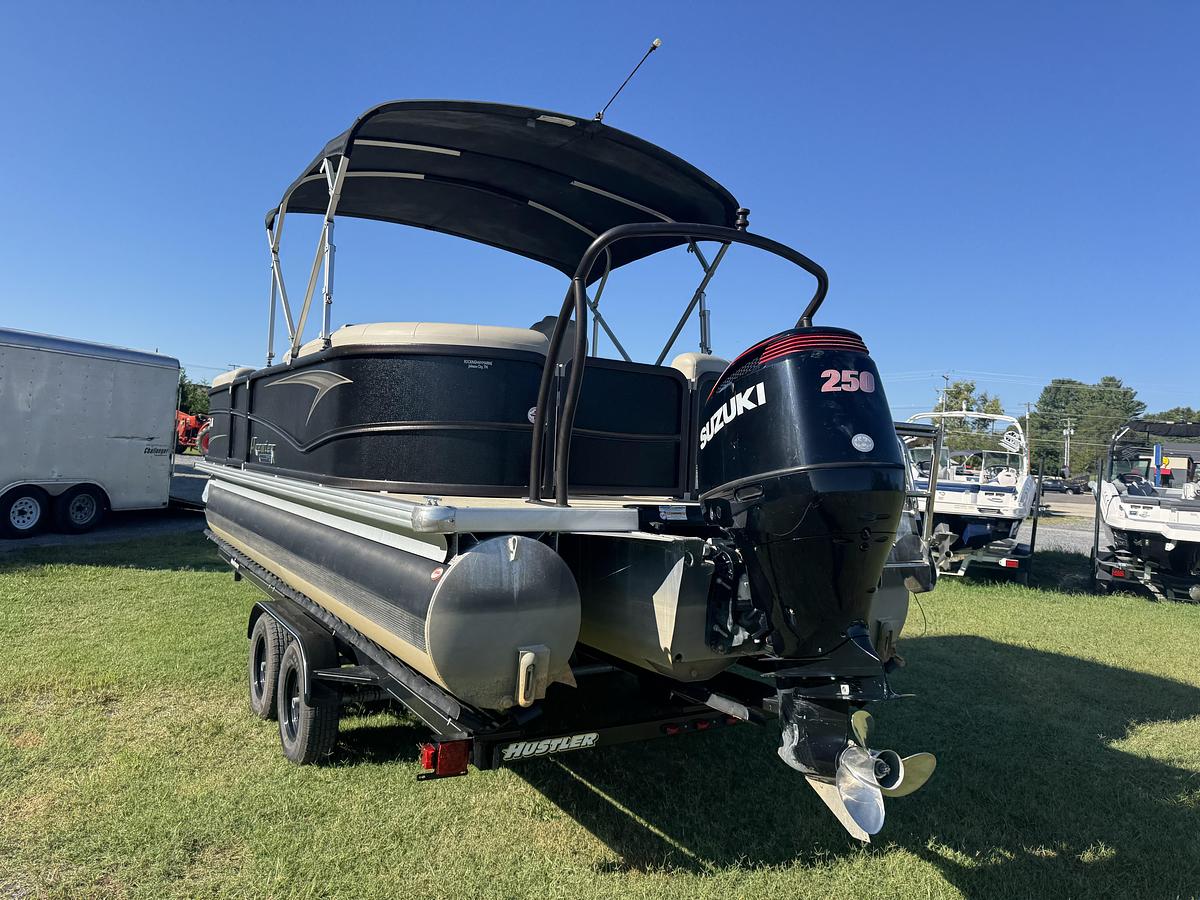 Used 2020 Premier 220 SunSpree RF