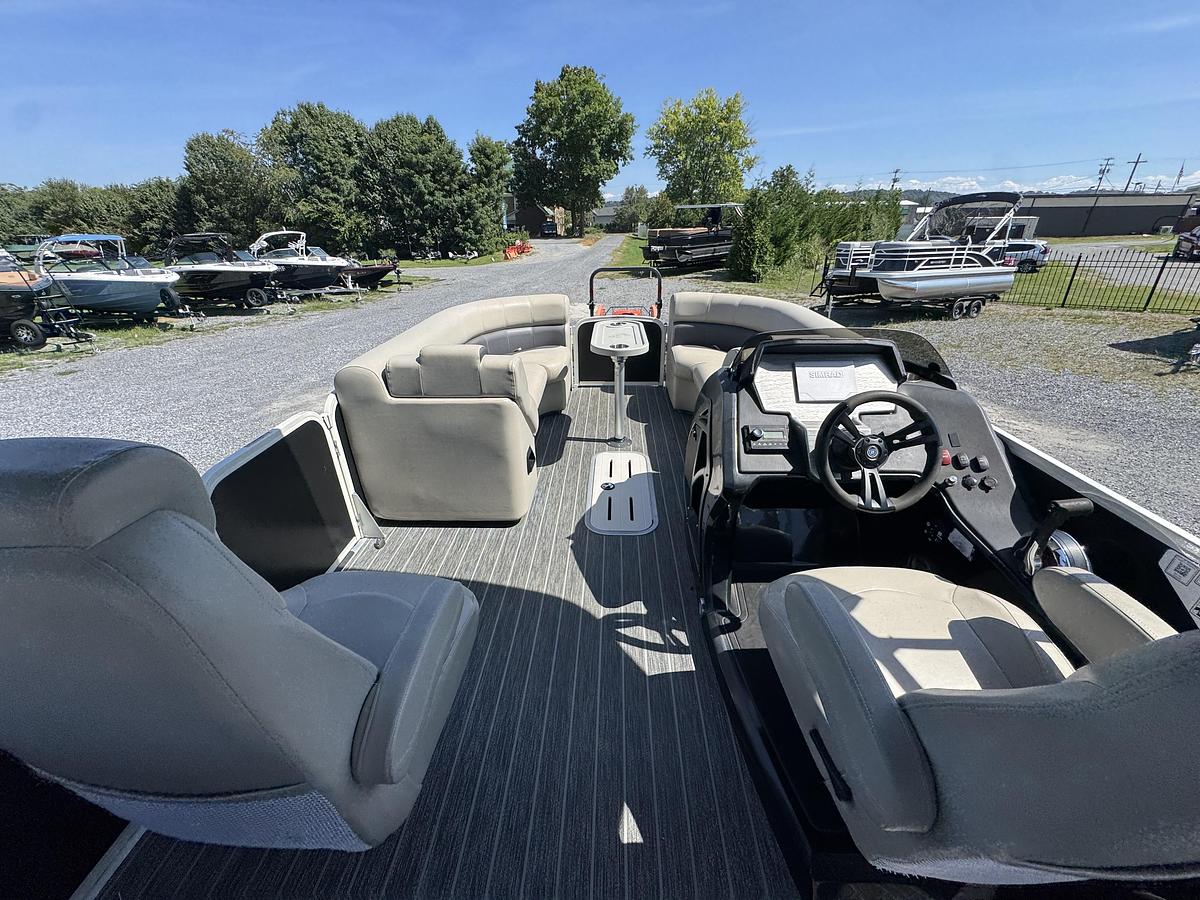 Used 2022 Premier Sunsation RF 230 CL