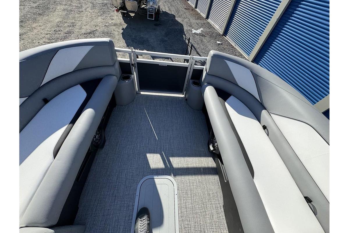 2025 Avalon Venter 85 Versatile Rear Bench