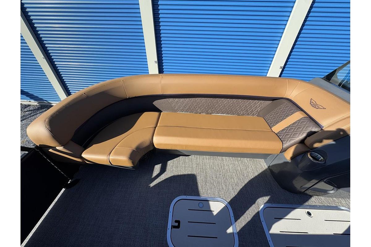 2025 Bennington 24 M Swingback