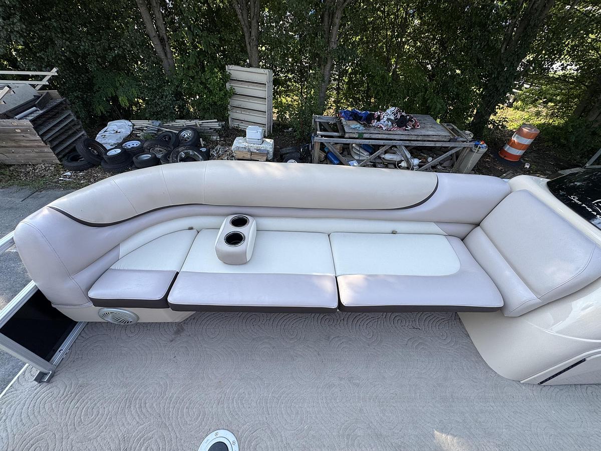 Used 2015 Sun Tracker Party Barge 22 DLX