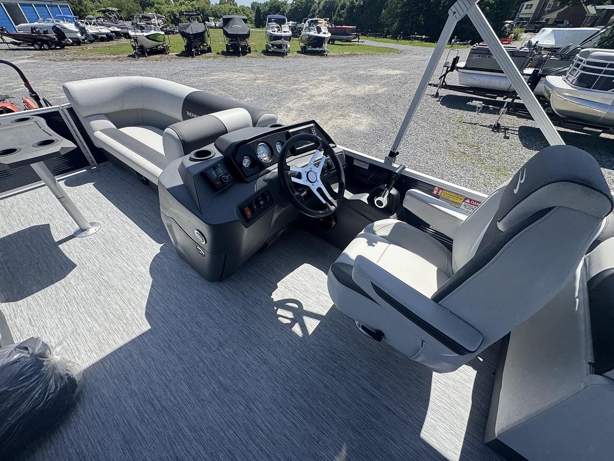 2026 Bennington 22 SSR - Tritoon