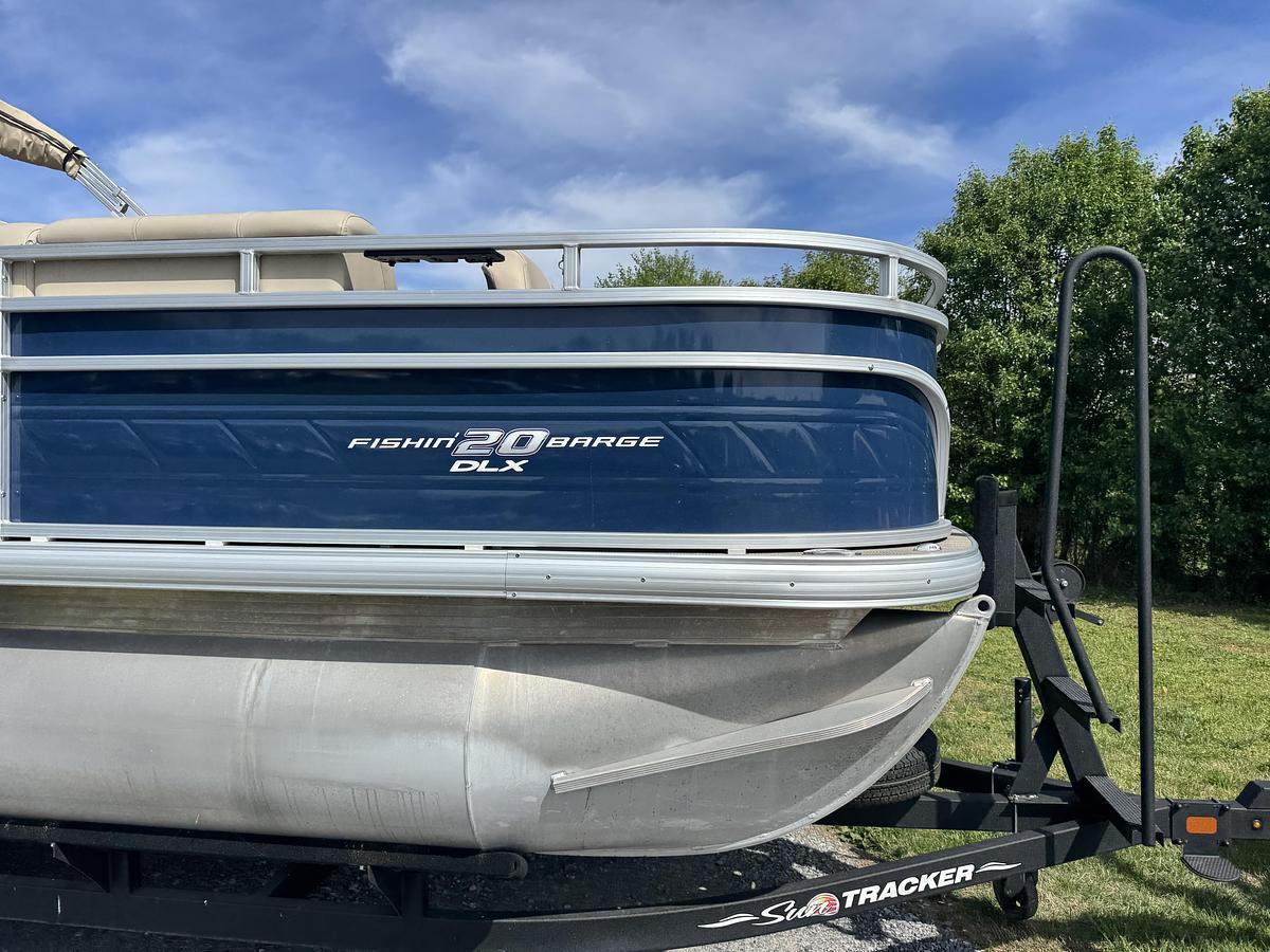 Used Sun Tracker 20 DLX Fishing Barge