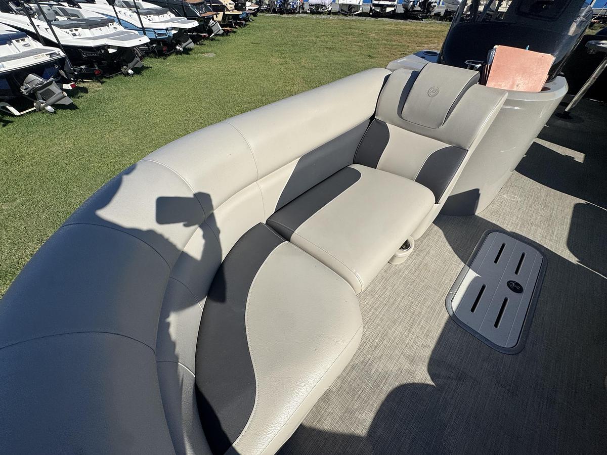 Used 2020 Premier 220 SunSpree RF