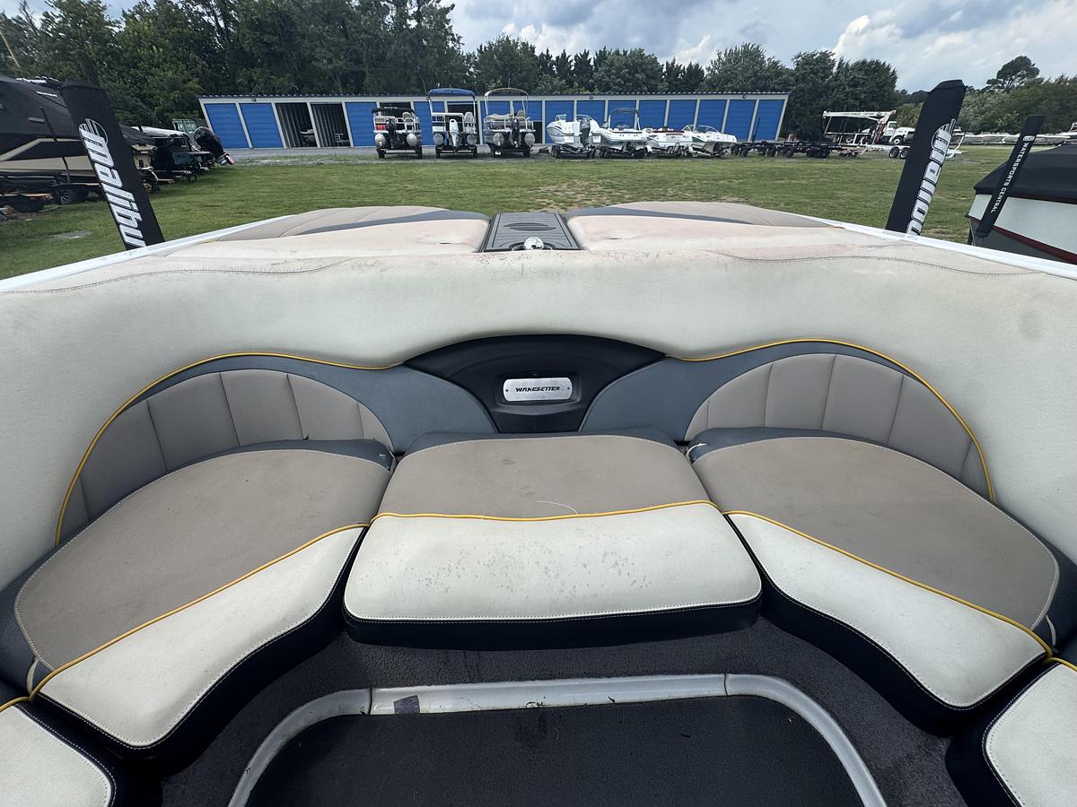 Used 2012 Malibu Wakesetter LSV