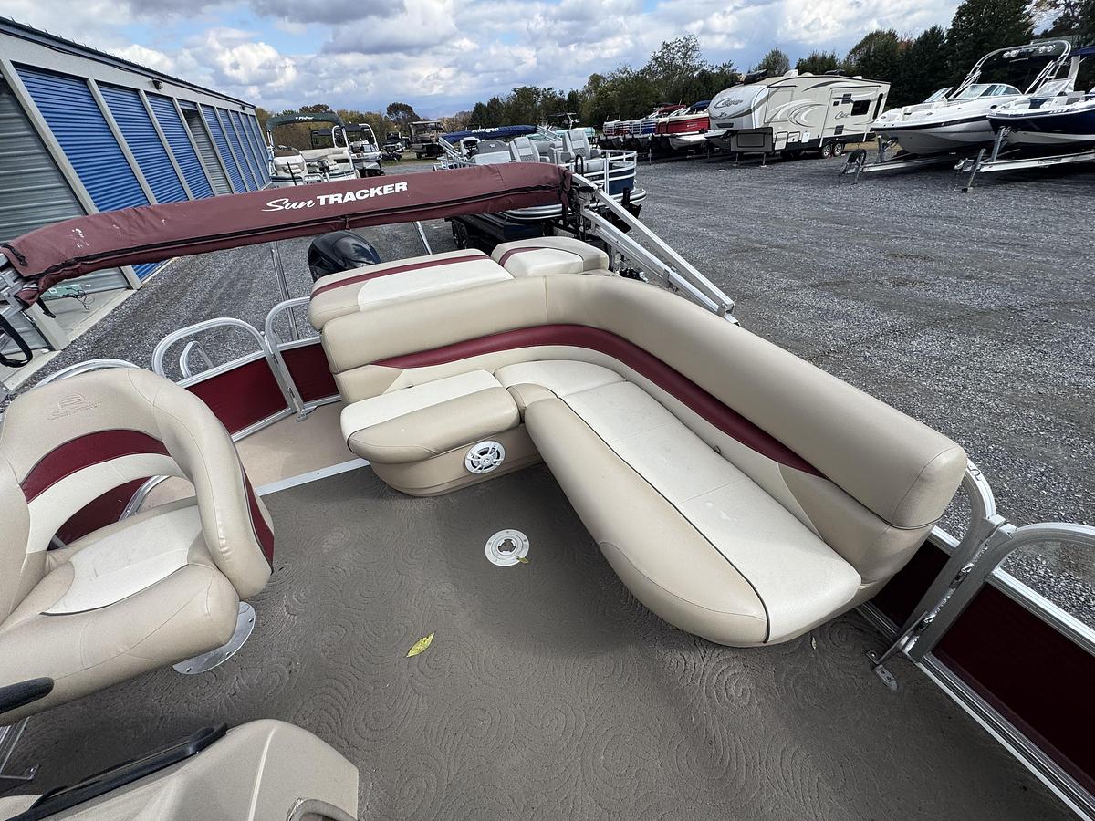 Used 2013 Sun Tracker Party Barge 22 DLX