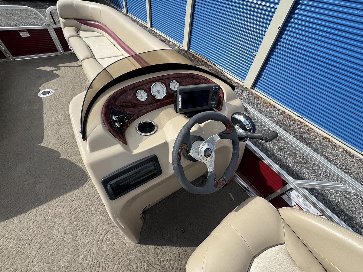 Used 2013 Sun Tracker Party Barge 22 DLX