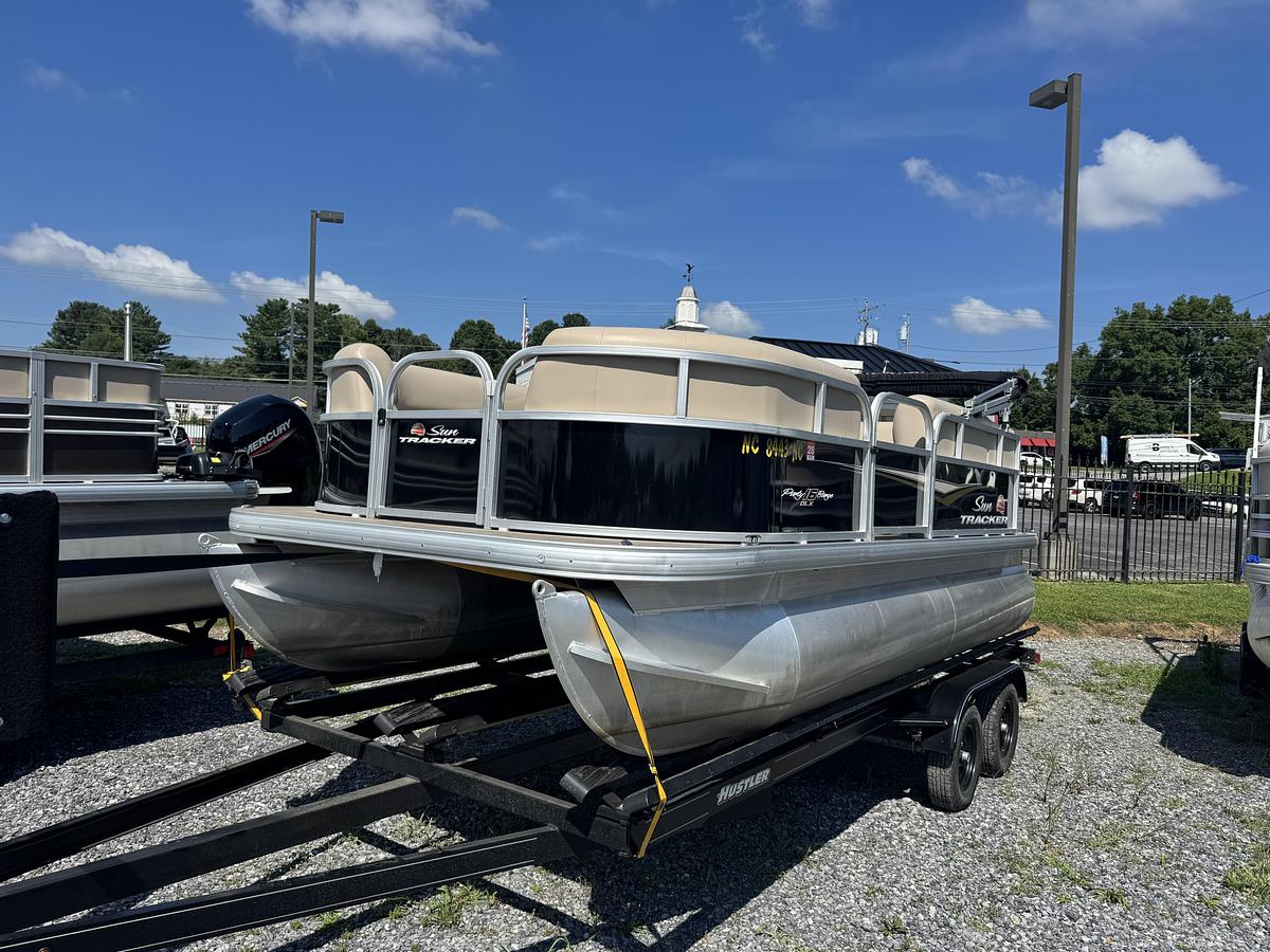 Used 2024 Sun Tracker Party Barge 16 DLX