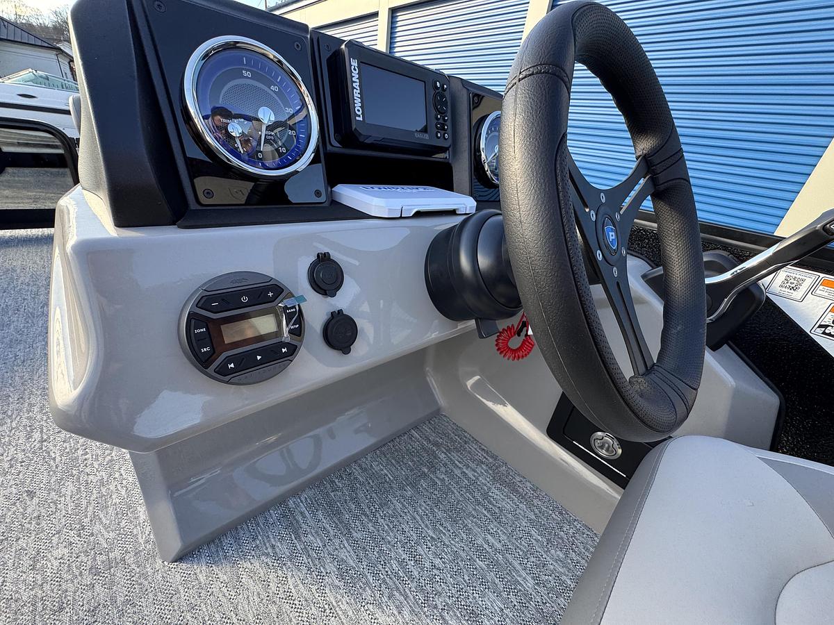 Used 2026 Premier 220 SunScape RF