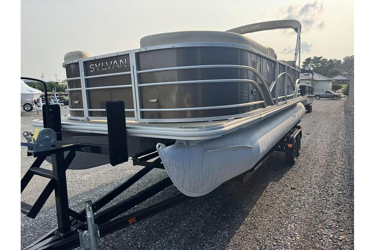 Used 2017 Sylvan Mirage Cruise 8522 LZ