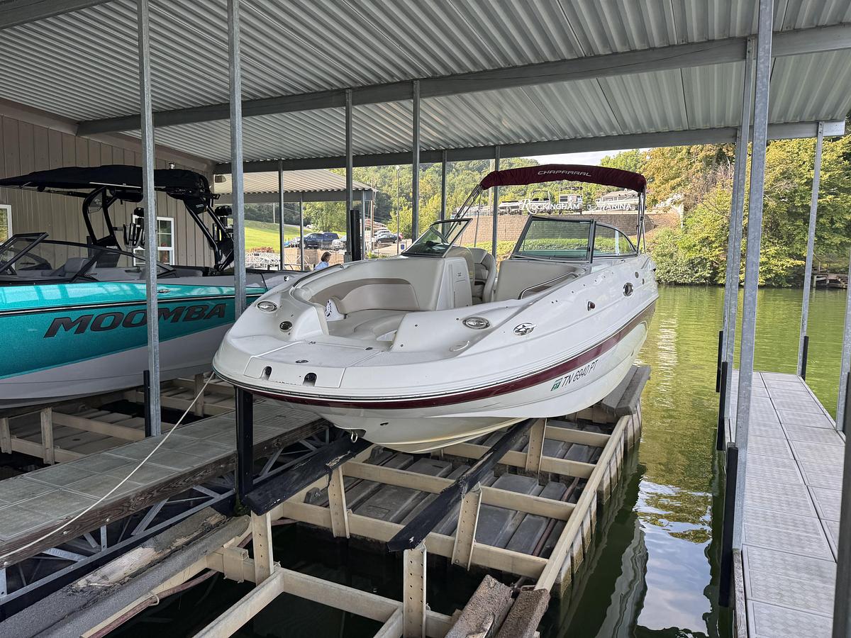 Used 2004 Chaparral 236 Sunesta