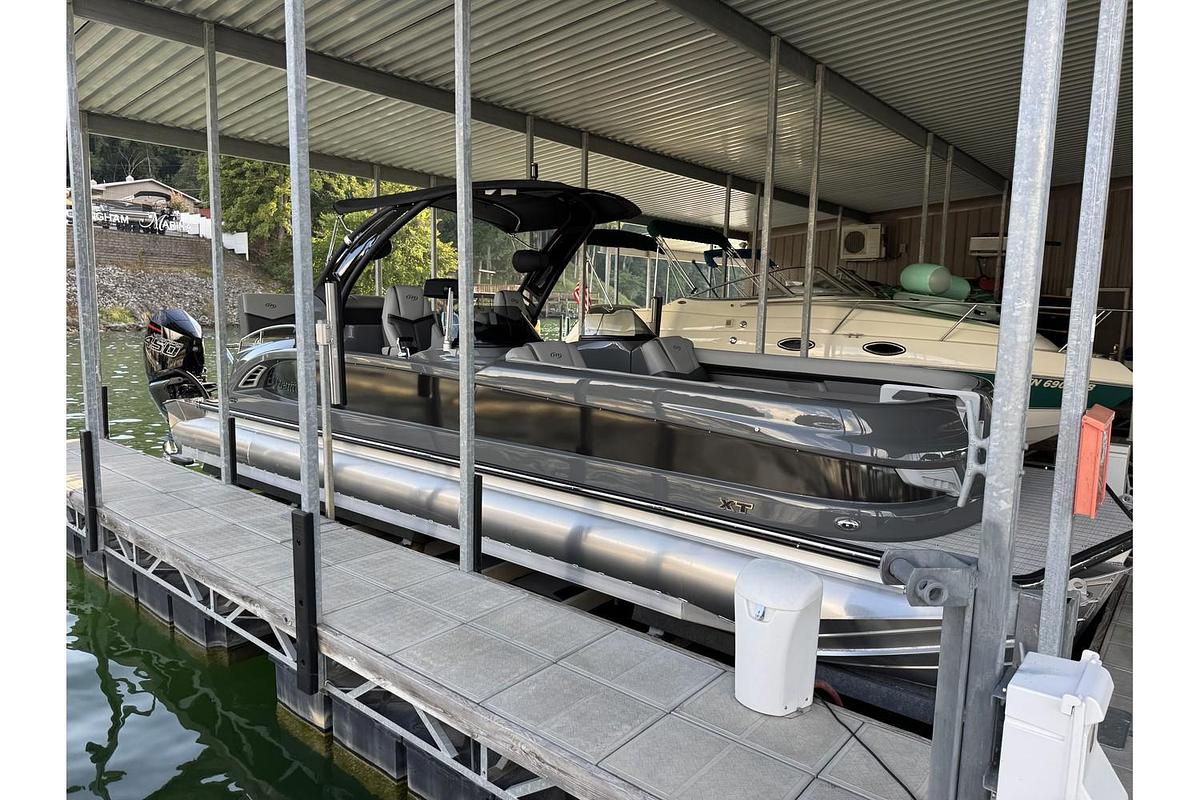 2024 Manitou XT 27 Split Rear Windshield (Srw)