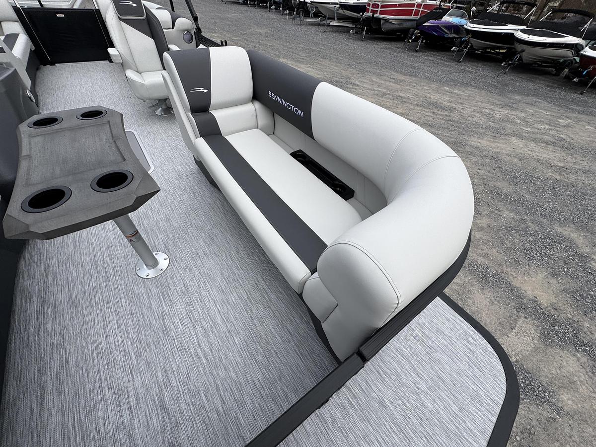 2026 Bennington 22 SSR-Tritoon