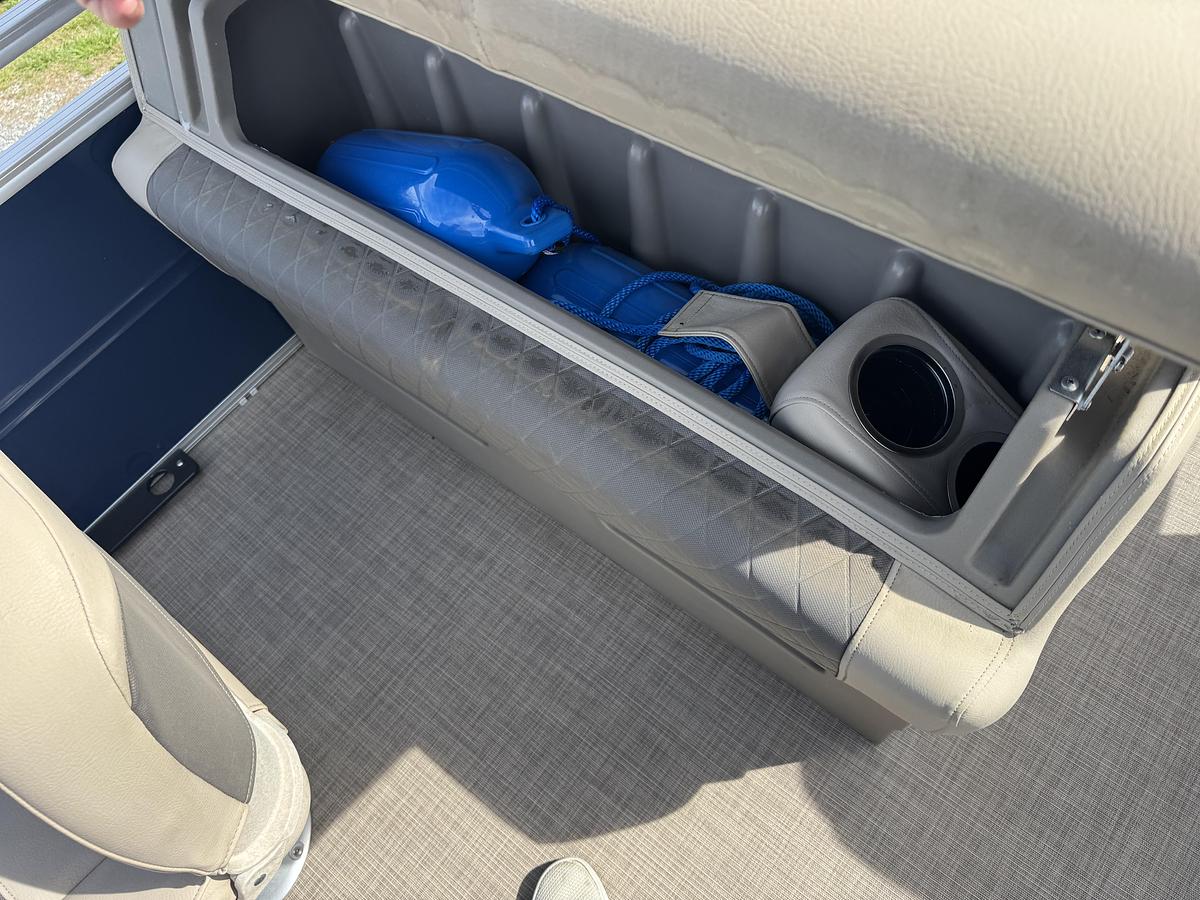 Used Sun Tracker 20 DLX Fishing Barge