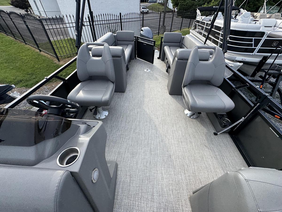 Used 2021 Avalon Venture 2280 QL