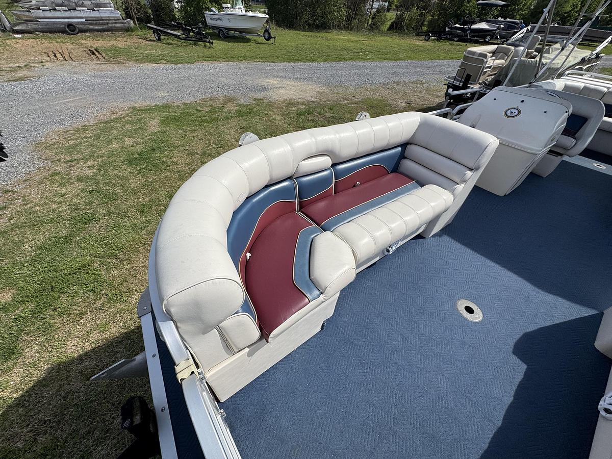 Used 2001 Sylvan Capri 8526