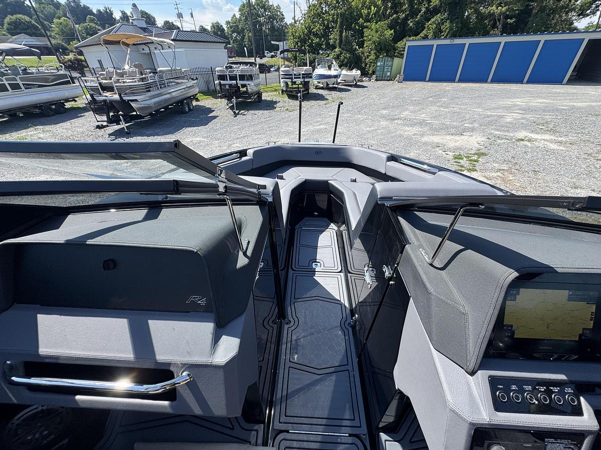 2026 Cobalt R4 Surf