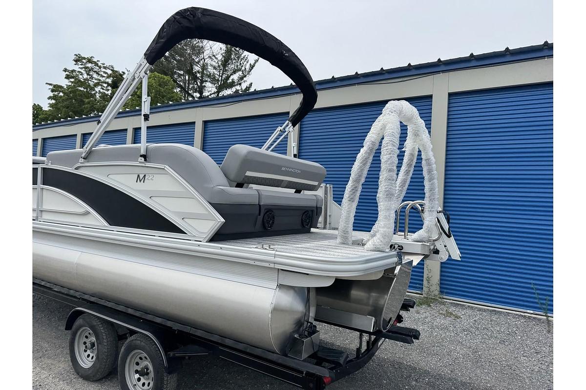 2025 Bennington M Series 22 ML