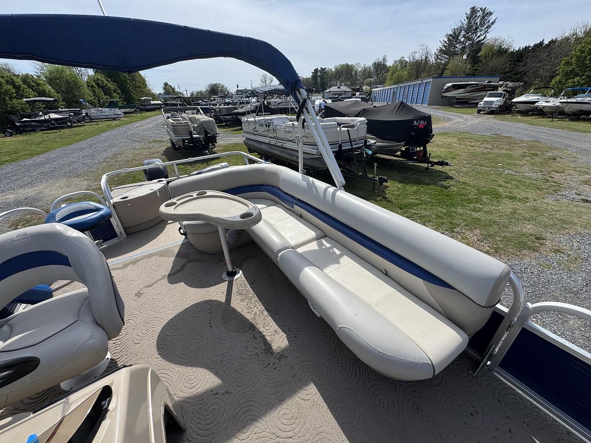 Used Sun Tracker 20 DLX Fishing Barge