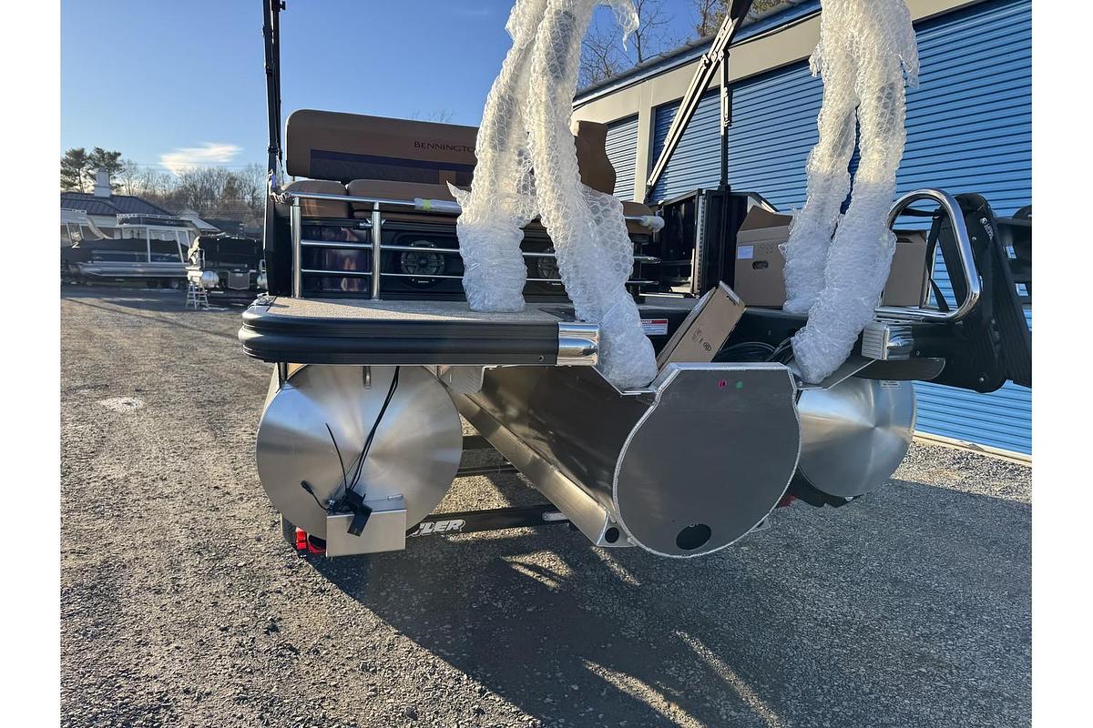 2025 Bennington 24 M Swingback