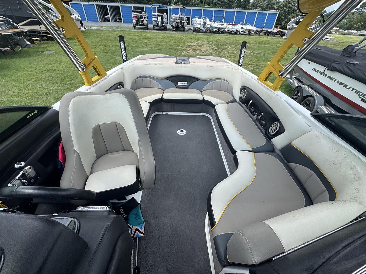 Used 2012 Malibu Wakesetter LSV