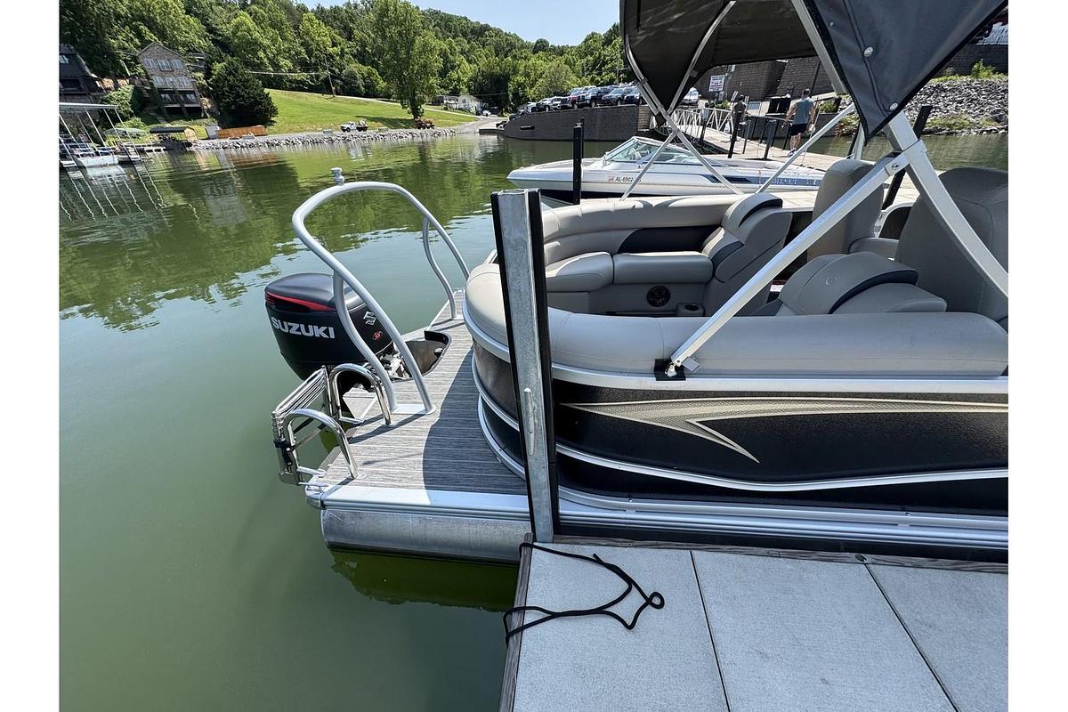 Used 2022 Premier Sunspree RF 230 CL