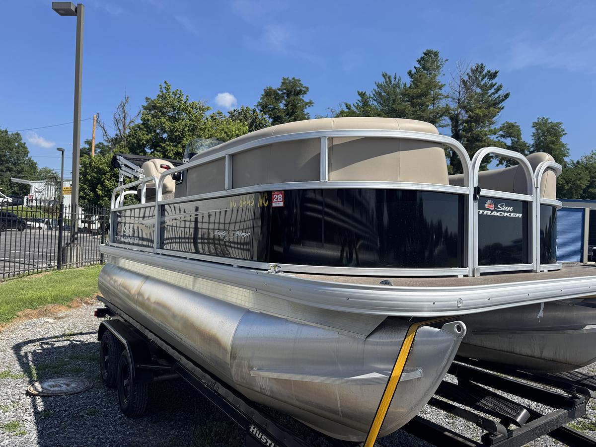 Used 2024 Sun Tracker Party Barge 16 DLX