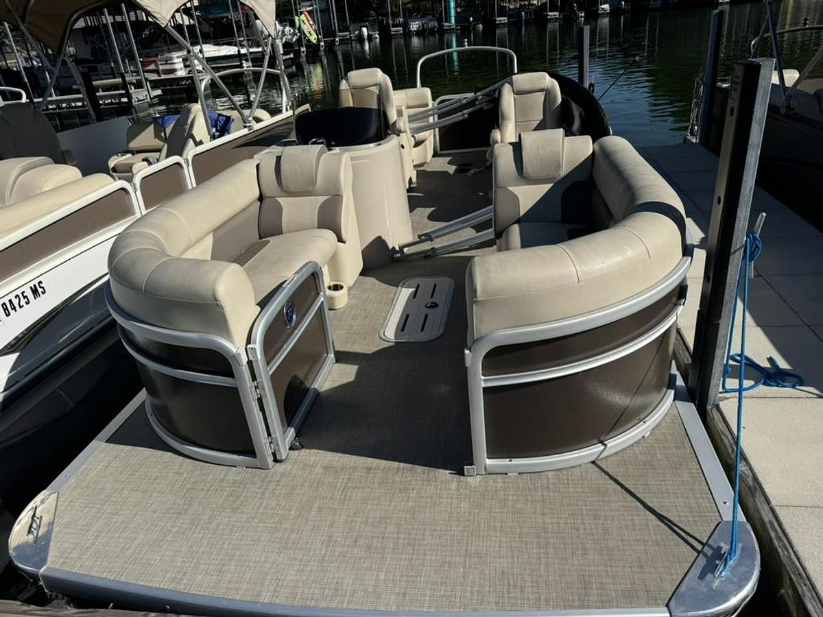 Used 2022 Premier Sunspree RF 230 CL