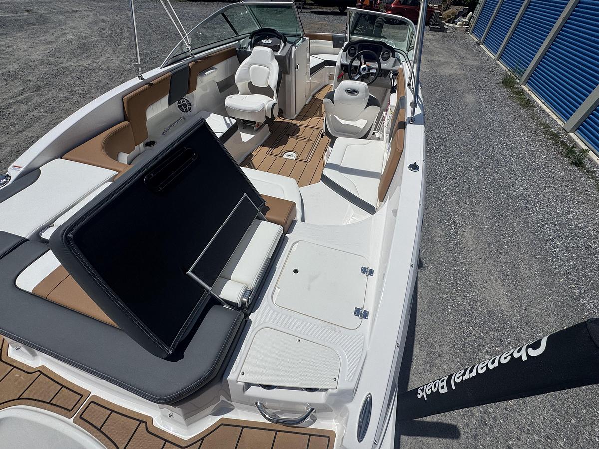 Used 2023 Chaparral 23 SSI Outboard
