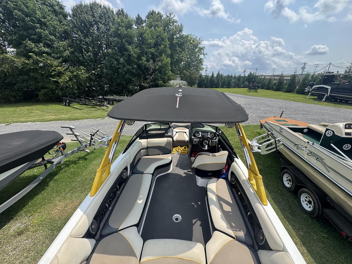 Used 2012 Malibu Wakesetter LSV