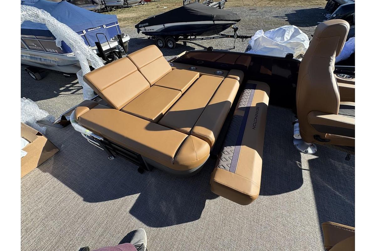 2025 Bennington 24 M Swingback