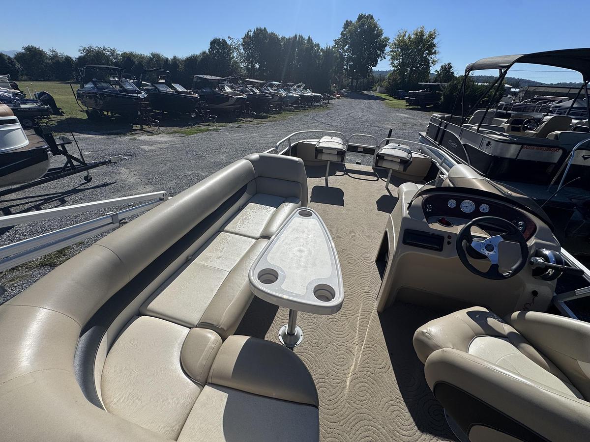 Used 2013 Sun Tracker Fishing Barge 24 DLX
