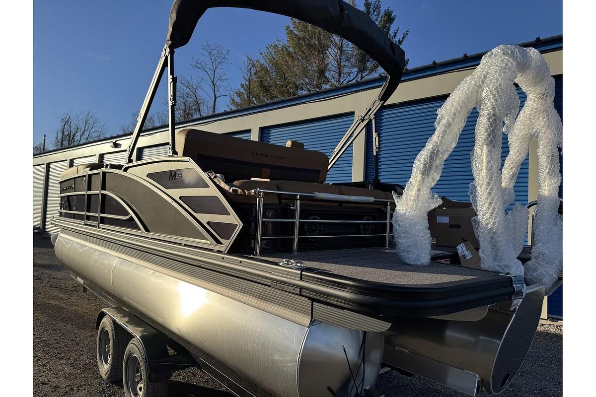 2025 Bennington 24 M Swingback