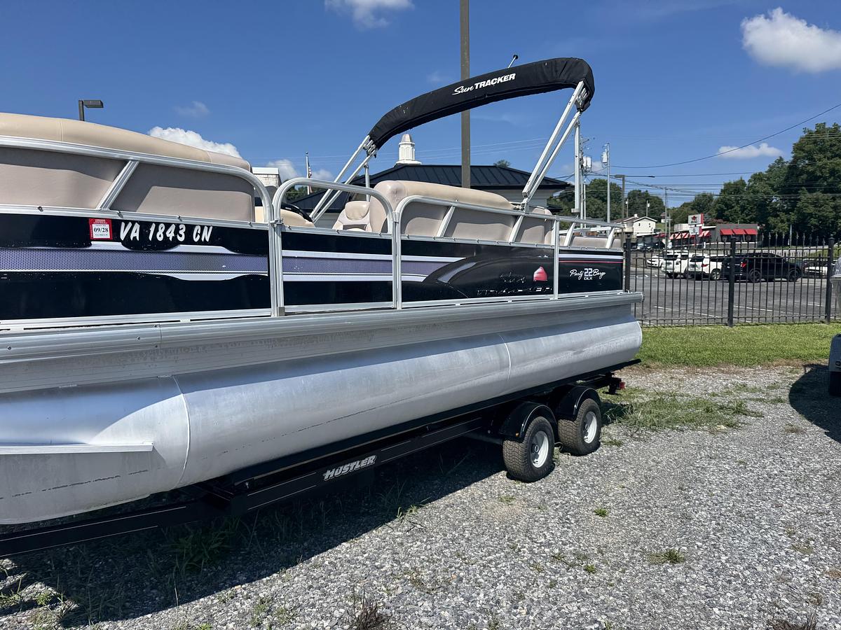 Used 2015 Sun Tracker Party Barge 22 DLX