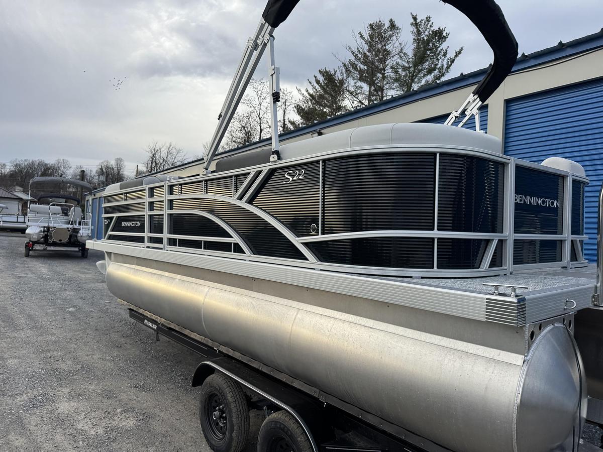 2026 Bennington 22 SSR-Tritoon