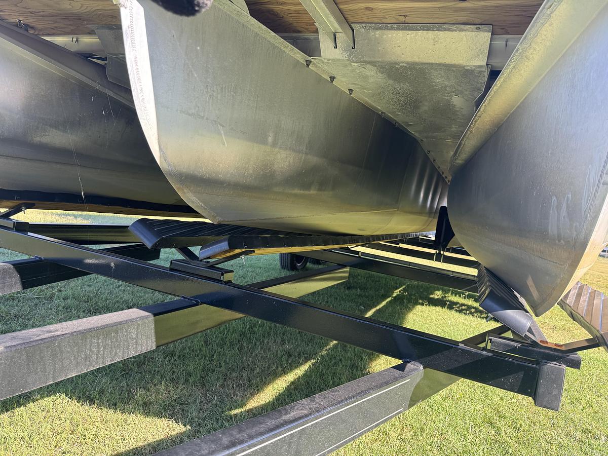 Used 2020 Premier 220 SunSpree RF