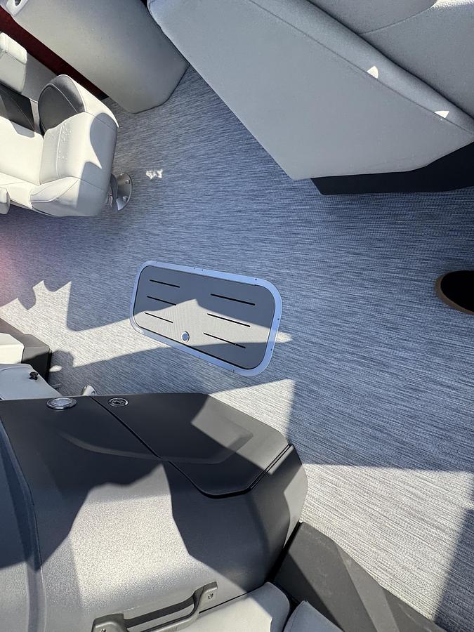 2026 Bennington 22 SSR-Tritoon