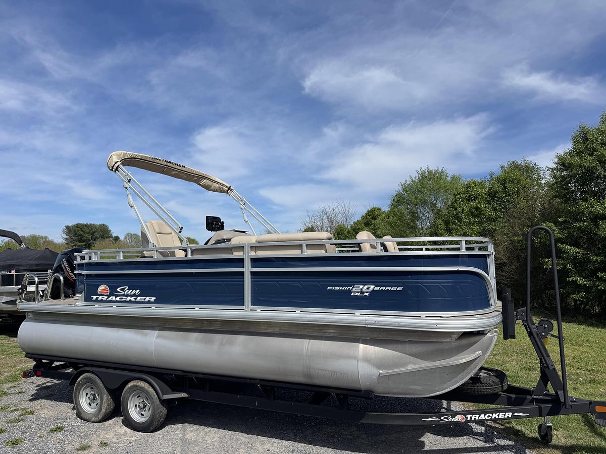 Used Sun Tracker 20 DLX Fishing Barge