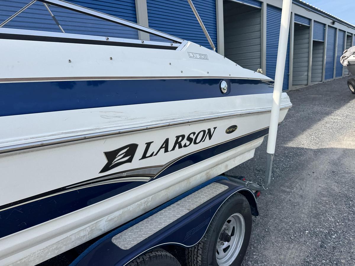 Used 2005 Larson LXI 208