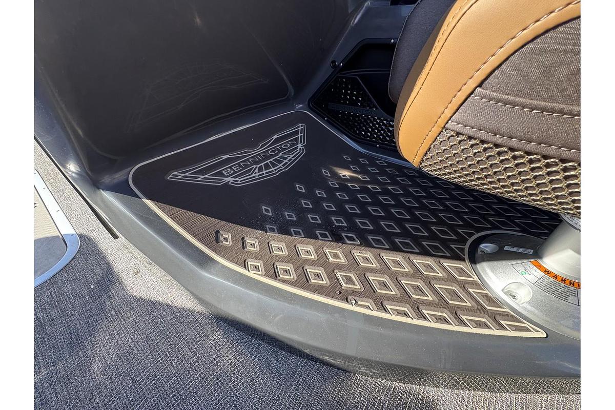 2025 Bennington 24 M Swingback